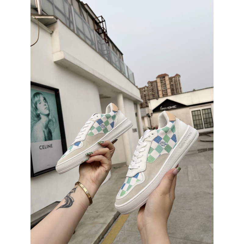 l**is V*t*n sneakers